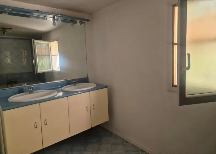 Maison A * Ньон
